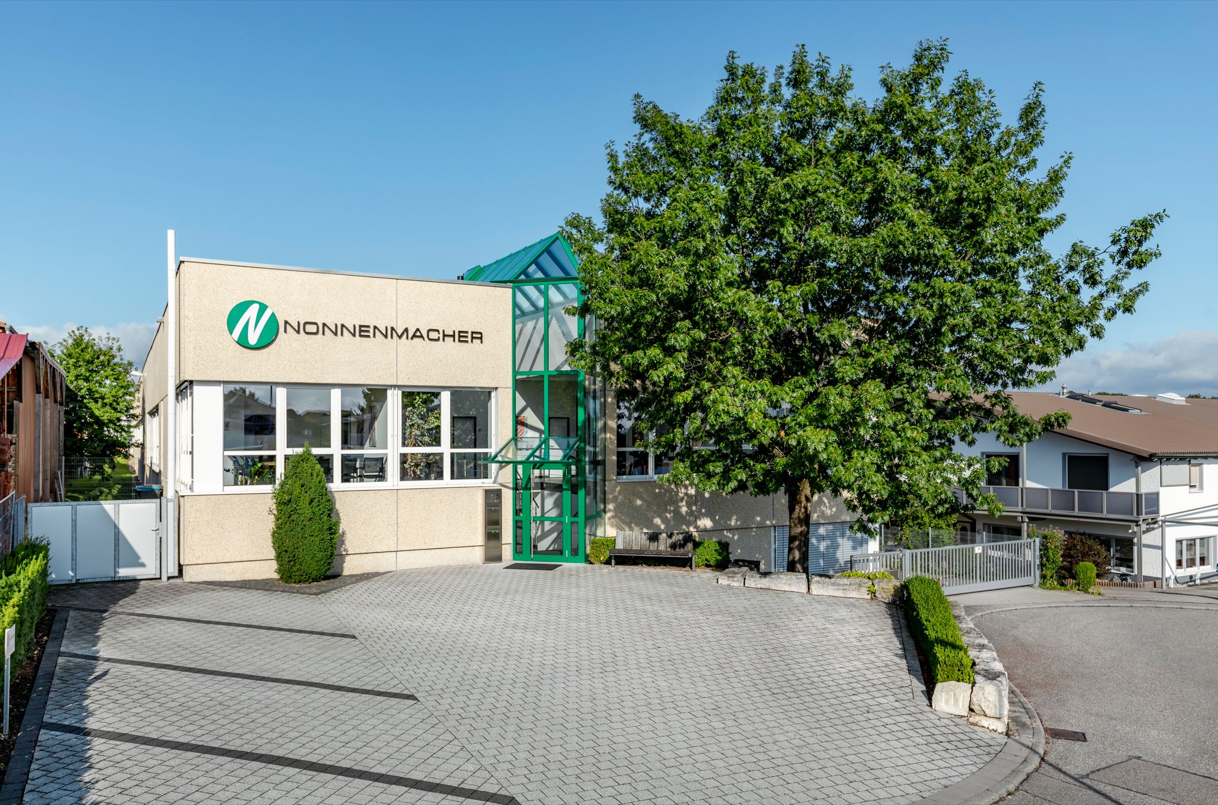 Firmengebäude der Nonnenmacher GmbH in Ölbronn-Dürrn